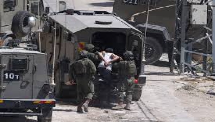 الاحتلال يعتقل 11 فلسطينيا في الضفة والقدس