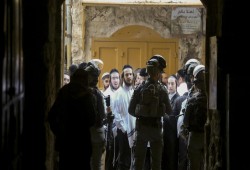 الاحتلال يفرض قيودا على دفن الموتى الفلسطينيين