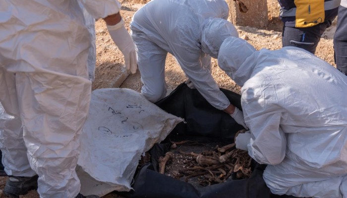 سورية.. اكتشاف مقبرة جماعية بريف حماة