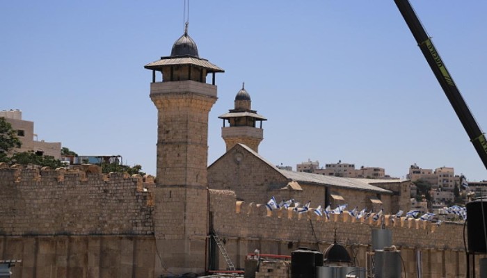 12 يوماً على منع الأذان بالحرم الإبراهيمي