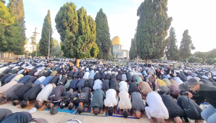 70 ألفا يؤدون صلاة الجمعة في المسجد الأقصى