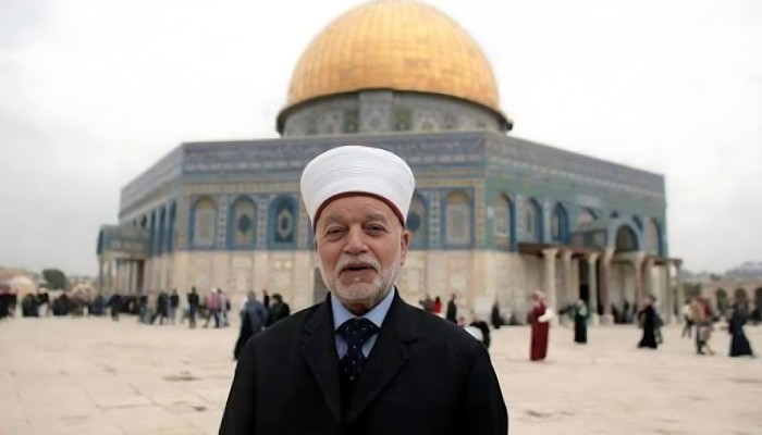 الاحتلال يبعد مفتي القدس الشيخ محمد حسين أسبوعا