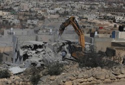 الاحتلال يواصل جرائم هدم المنازل في رام الله وجنين