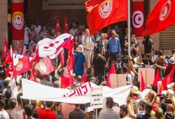 اتحاد الشغل التونسي يندد برفع أسعار الأدوية