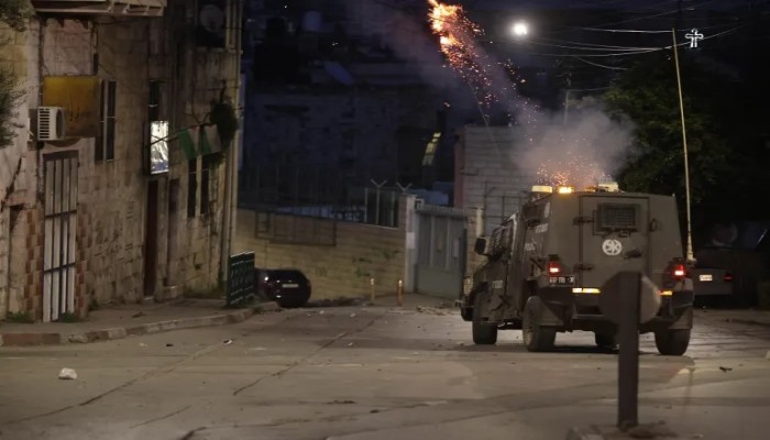 الاحتلال يواصل عدوانه بالضفة والقدس.. اقتحامات واعتقالات وإصابات