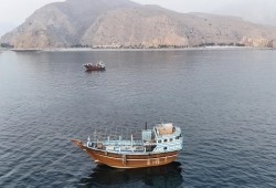 إيران تضع شروطا لفتح مضيق هرمز واستهداف سفينة إماراتية