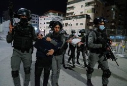 الاحتلال يشن حملة دهم واعتقالات في الضفة