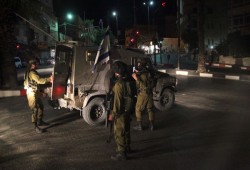 قوات الاحتلال تقتحم عناتا ومخيم شعفاط وتعتقل عشرات الفلسطينيين