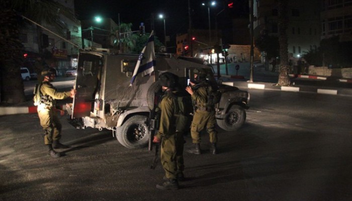 قوات الاحتلال تقتحم عناتا ومخيم شعفاط وتعتقل عشرات الفلسطينيين