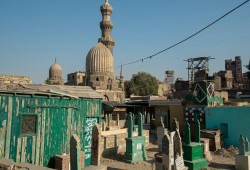 نظام الانقلاب يستثمر في المقابر الفاخرة!
