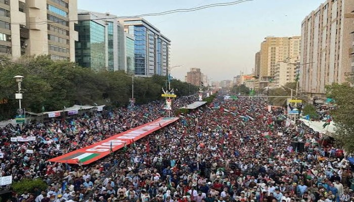 مظاهرة حاشدة في باكستان تدعو لدعم غزة ومواجهة العدوان