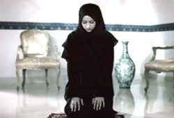عورة المرأة في الصلاة ومكياج العرس والزي الشرعي للمرأة